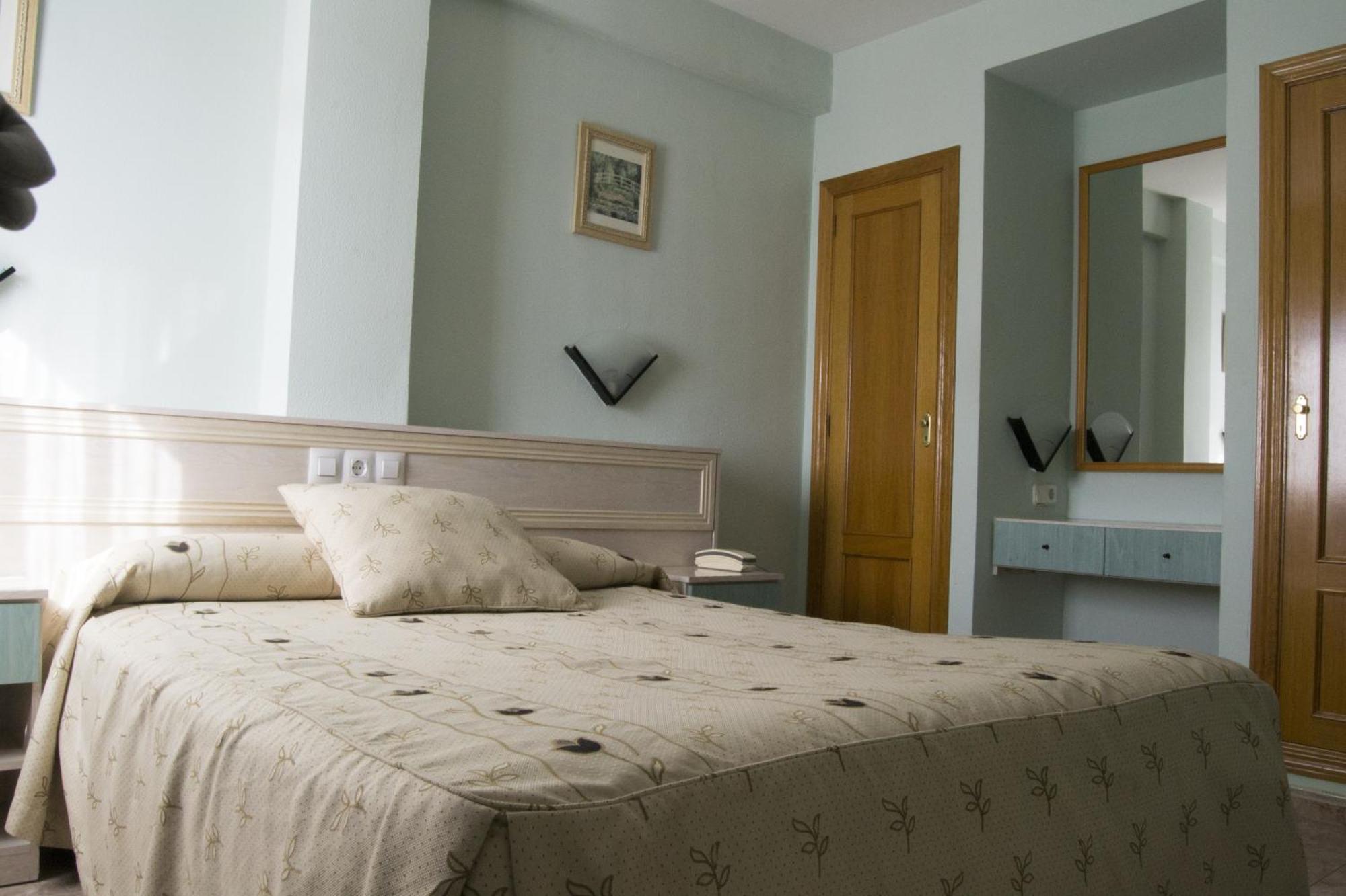 Hotel Rausan Alfajarin Room photo